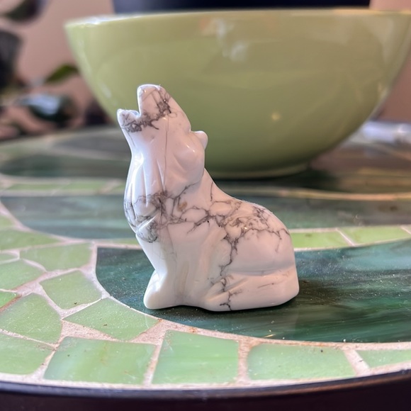 Howlite Wolf Healing Crystal - Picture 2 of 6